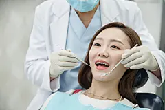 【PNG素材网-png.mixinnet.cn】男牙医和女患者