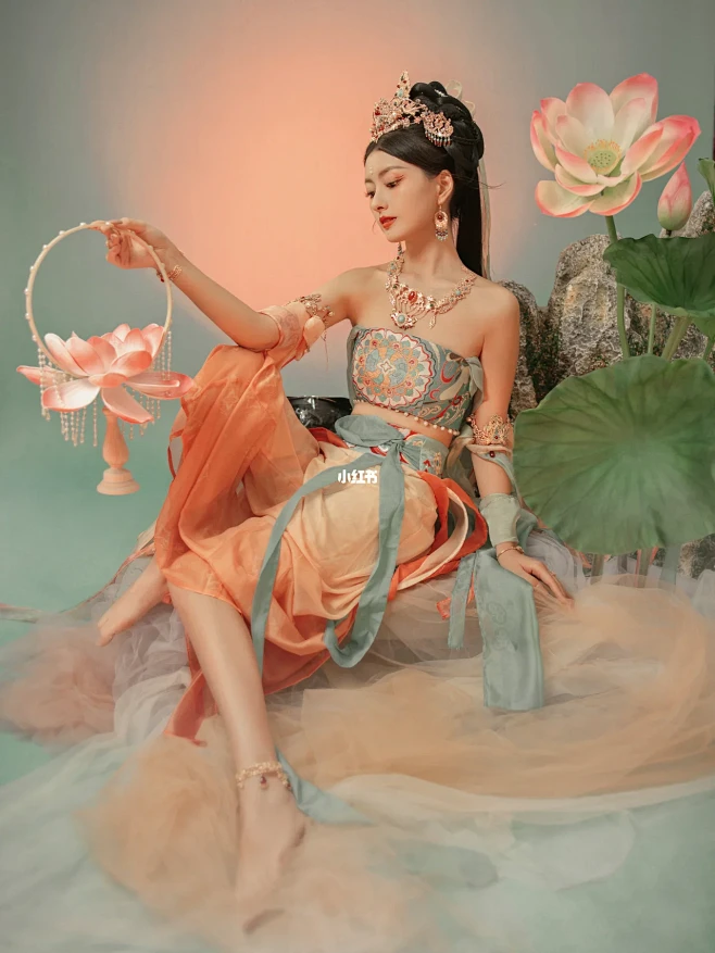 【觅图网-pic.51mitu.com】中国女孩子必拍！一眼万年的敦煌飞天写真