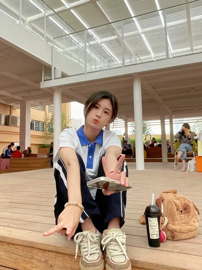 【PNG素材网-png.mixinnet.cn】好喜欢深圳校服_4_不吃酸黄瓜汉堡_来自小红书网页版
