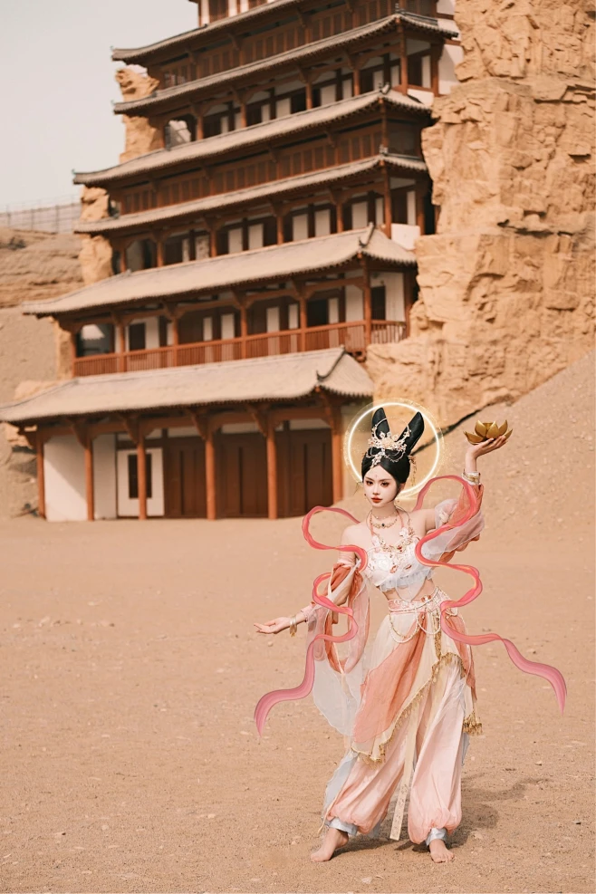 【PNG素材网-png.mixinnet.cn】七年摄影的肖像写真作品《敦煌飞天》
